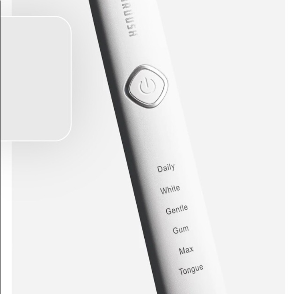 NWT Brüush White Electric Toothbrush Kit & 3 Brush Heads - Picture 3 of 6